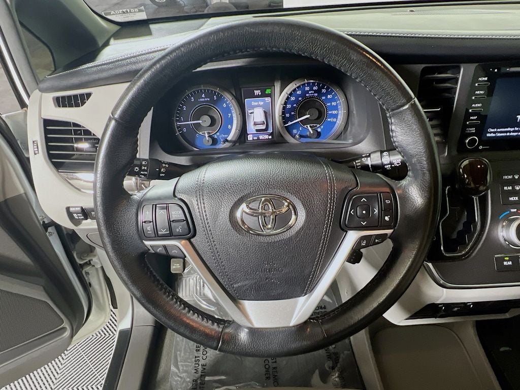 2018 Toyota Sienna XLE 8 Passenger