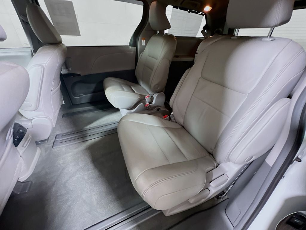 2018 Toyota Sienna XLE 8 Passenger