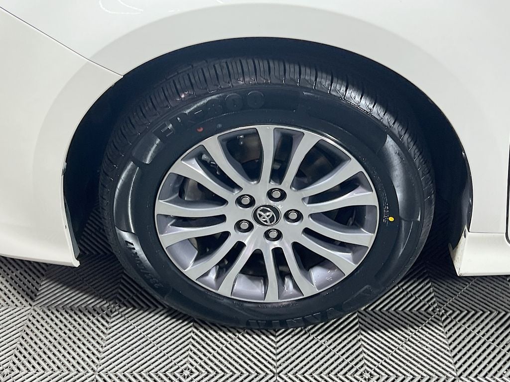 2018 Toyota Sienna XLE 8 Passenger