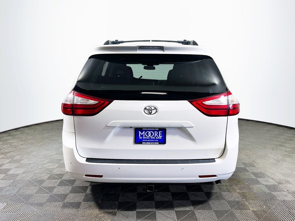 2018 Toyota Sienna XLE 8 Passenger