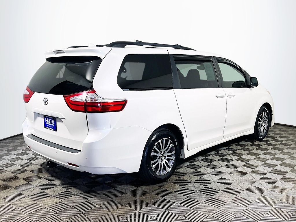 2018 Toyota Sienna XLE 8 Passenger