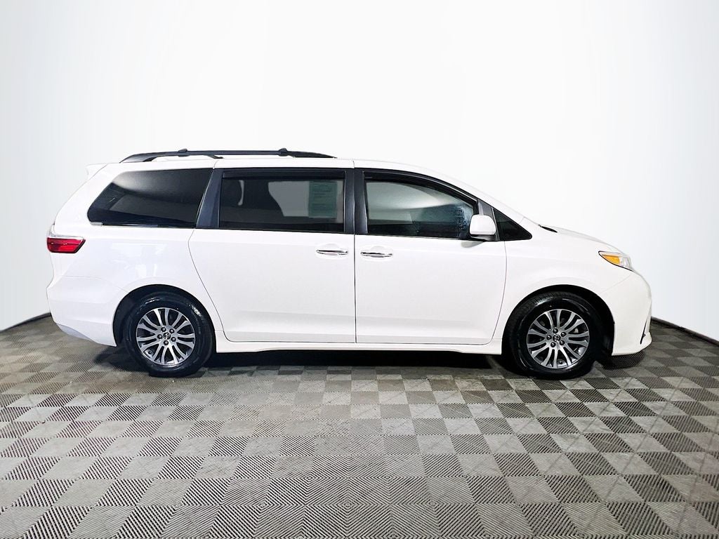 2018 Toyota Sienna XLE 8 Passenger