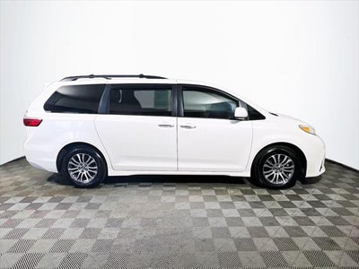 2018 Toyota Sienna XLE 8 Passenger