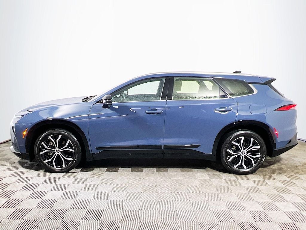 2025 Toyota Crown Signia XLE