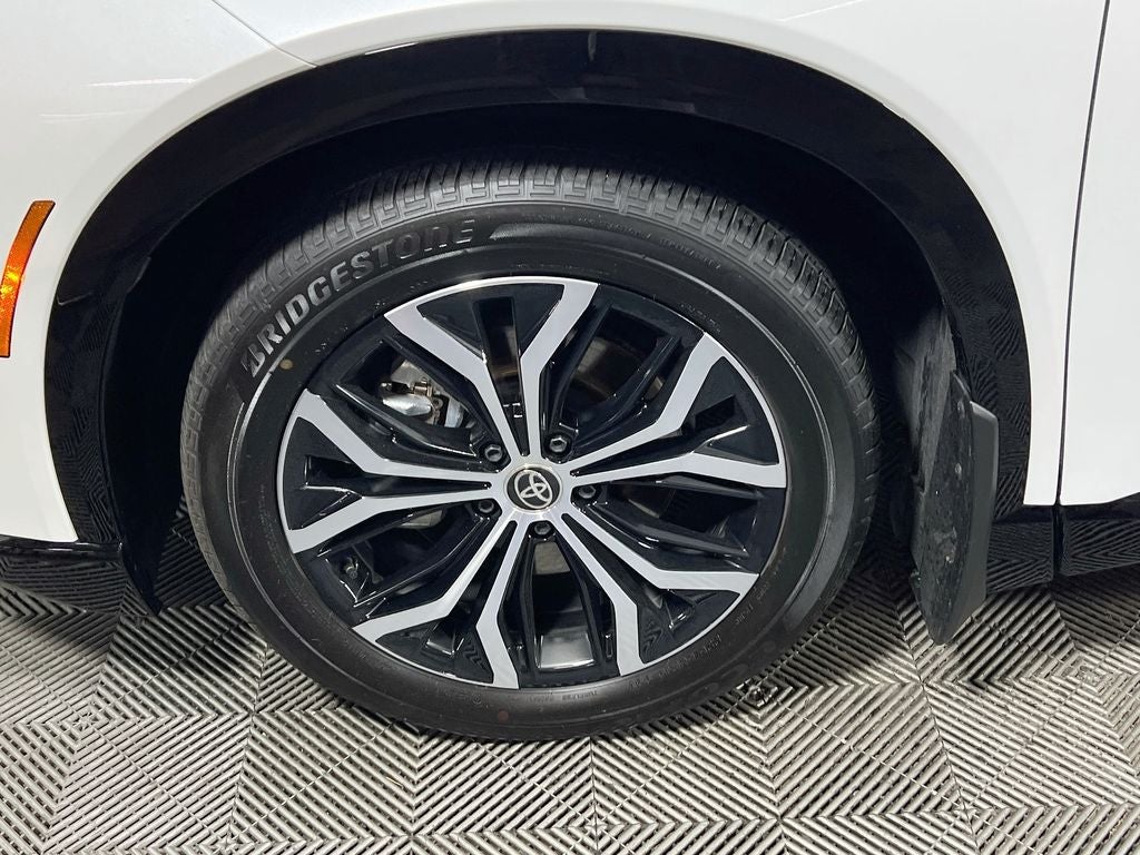 2025 Toyota Crown Signia XLE