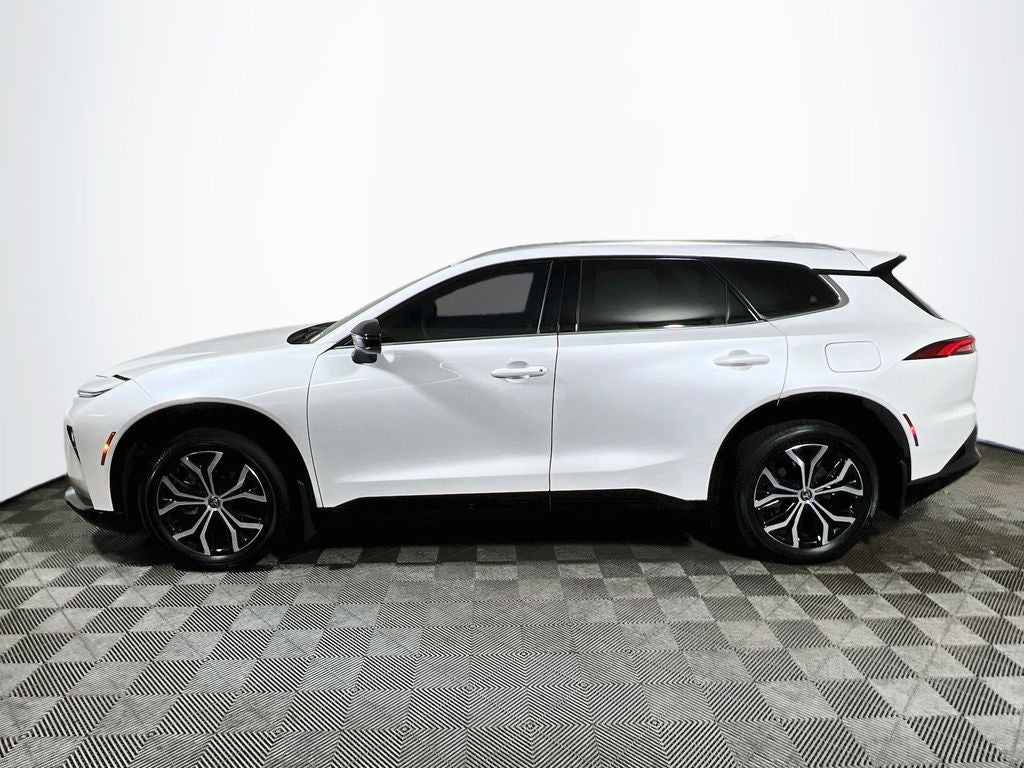 2025 Toyota Crown Signia XLE