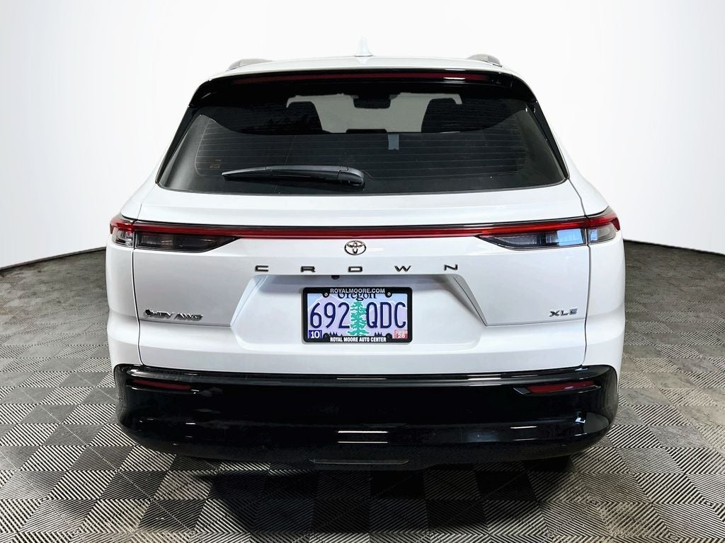 2025 Toyota Crown Signia XLE