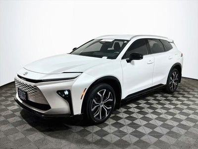 2025 Toyota Crown Signia XLE