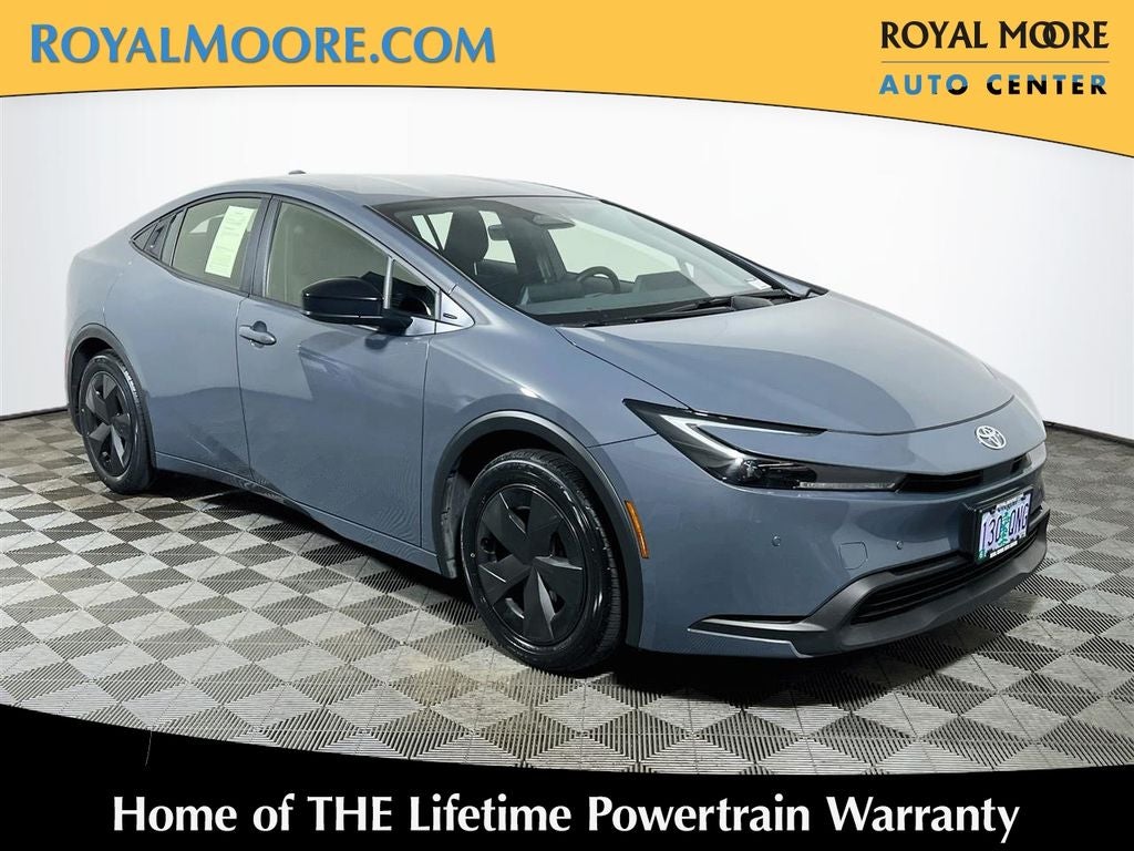 2025 Toyota Prius LE
