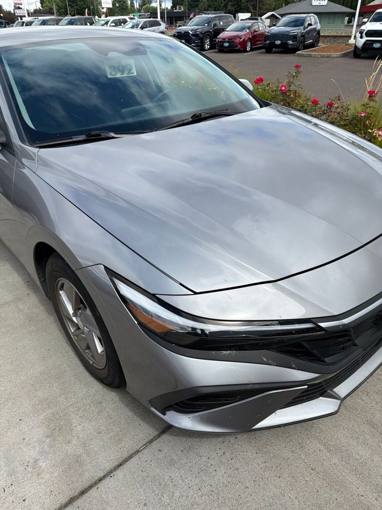 2025 Hyundai Elantra SE